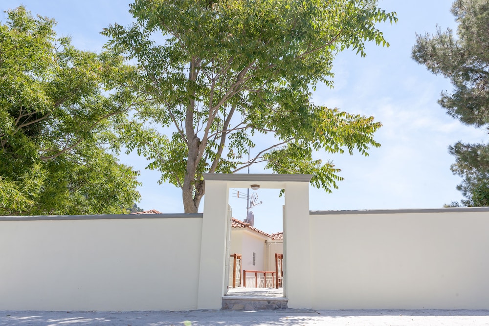 Stafylos Suites Boutique Hotel