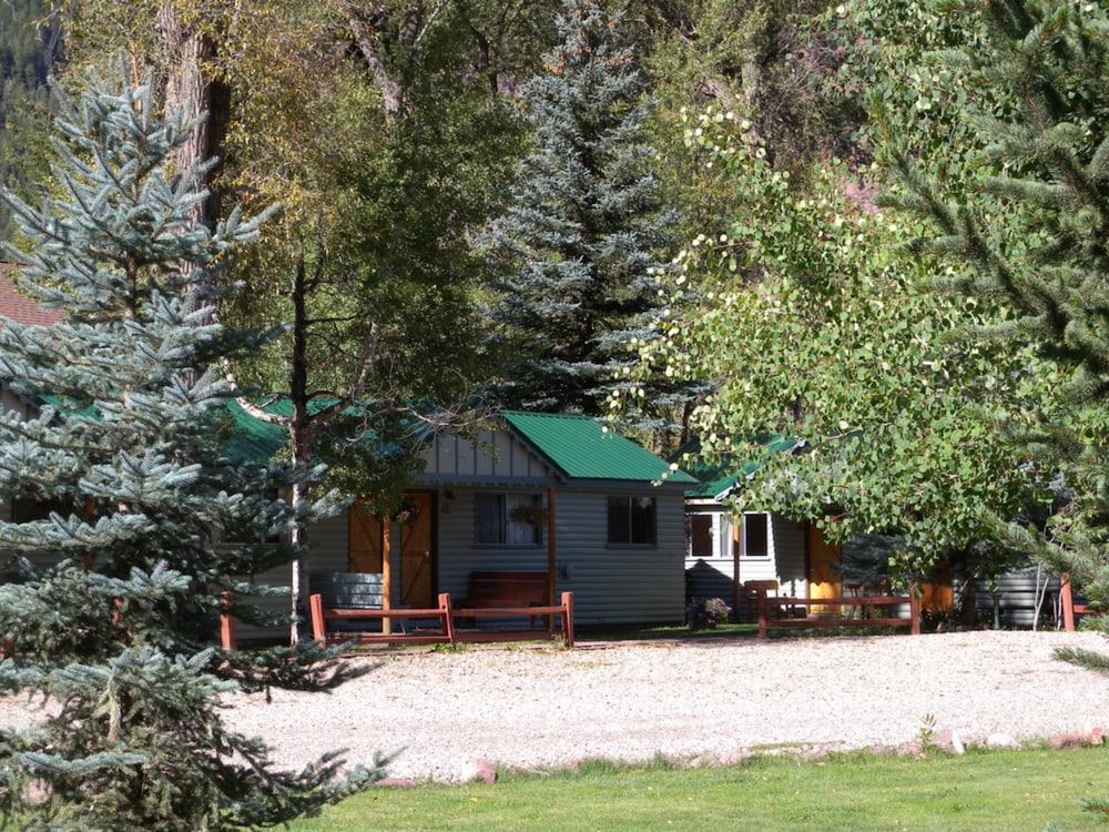 Redstone Cliffs Lodge