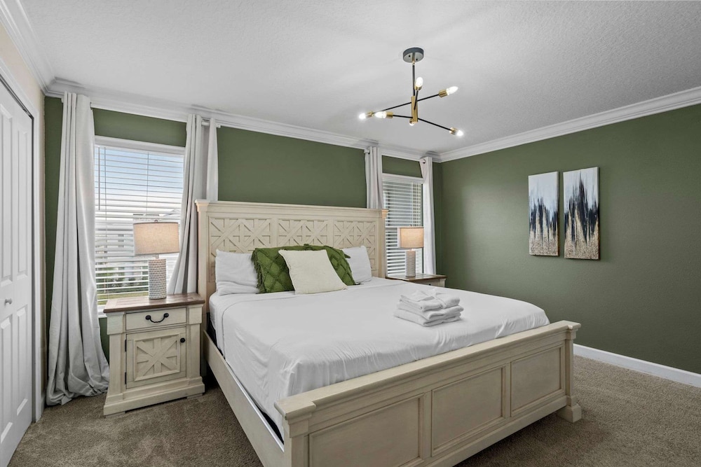Chic 4BR Home With Mickey Star Wars Rooms