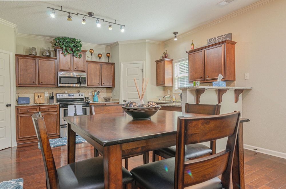 Serene Family Hideaway 4Br w Pool Table