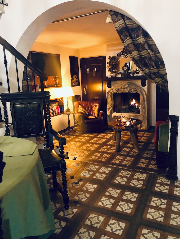 Cozy House Sleeps 2 With Pet Friendly Option