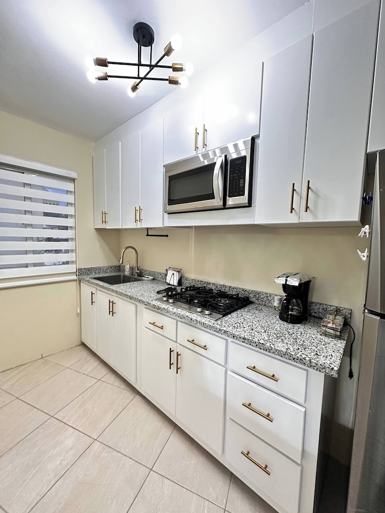 Family apt Centric Near Historic Center Boardwalk