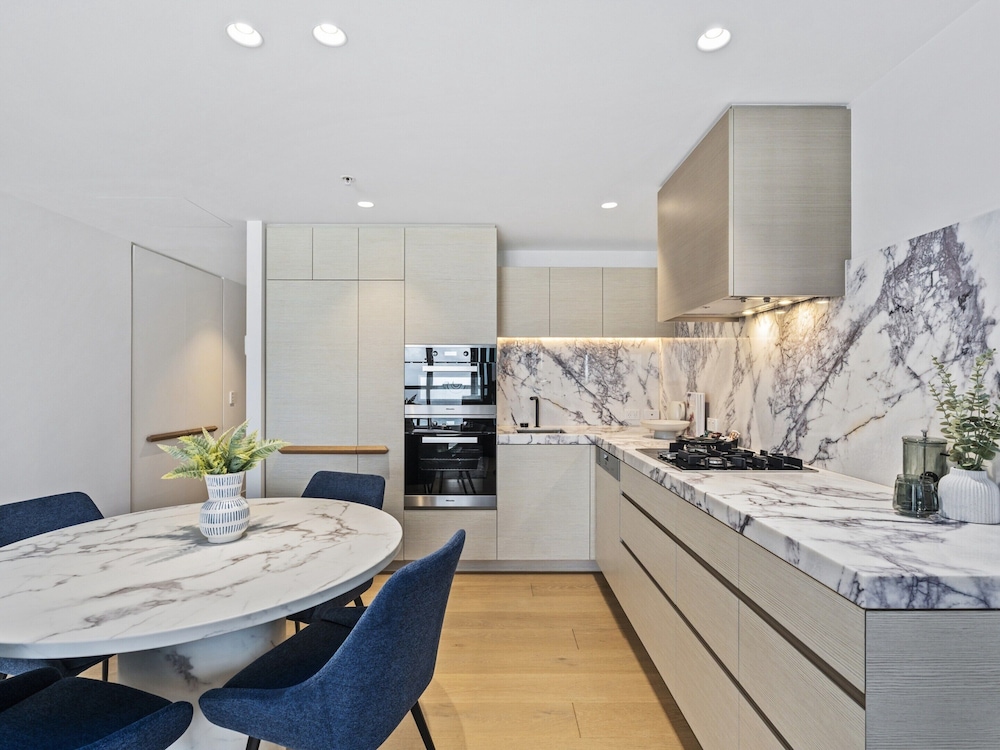 Luxury Beachfront 1-bed Apartment With Pool & Gym