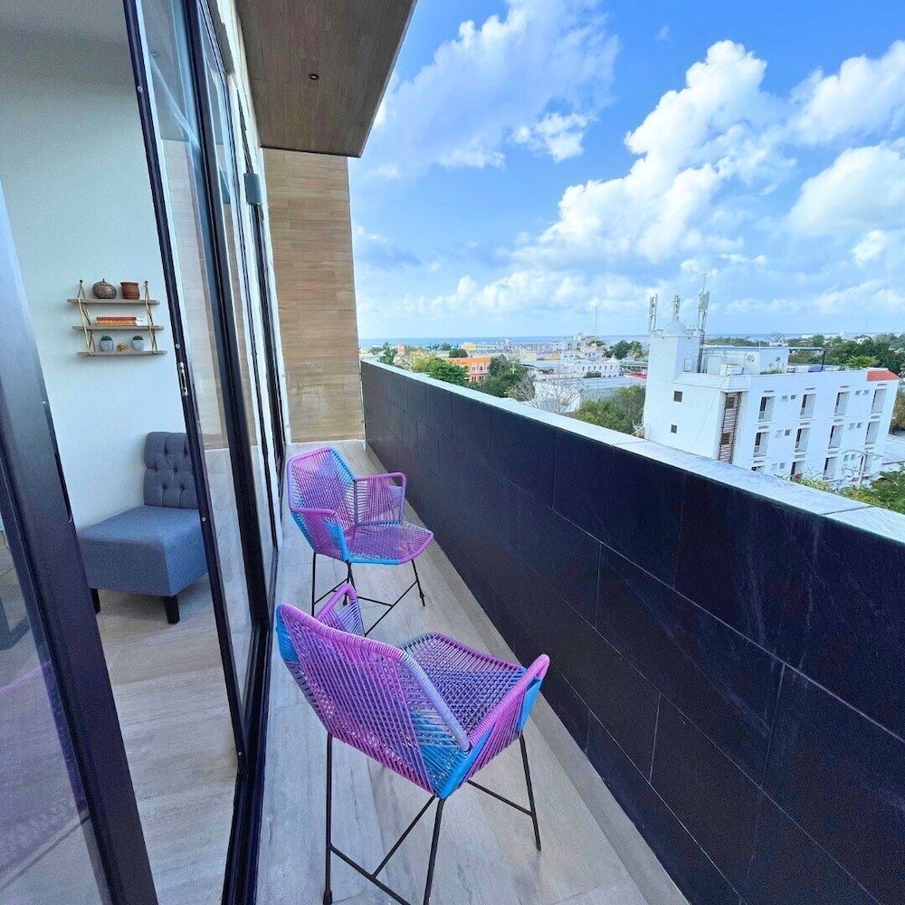New Downtown Condo with Rooftop Pool view 4