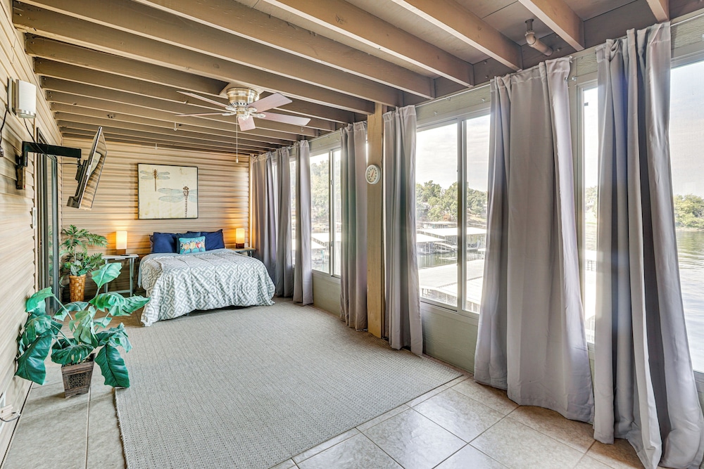 Boat Slip & Pool Access at Lake Ozark Condo!
