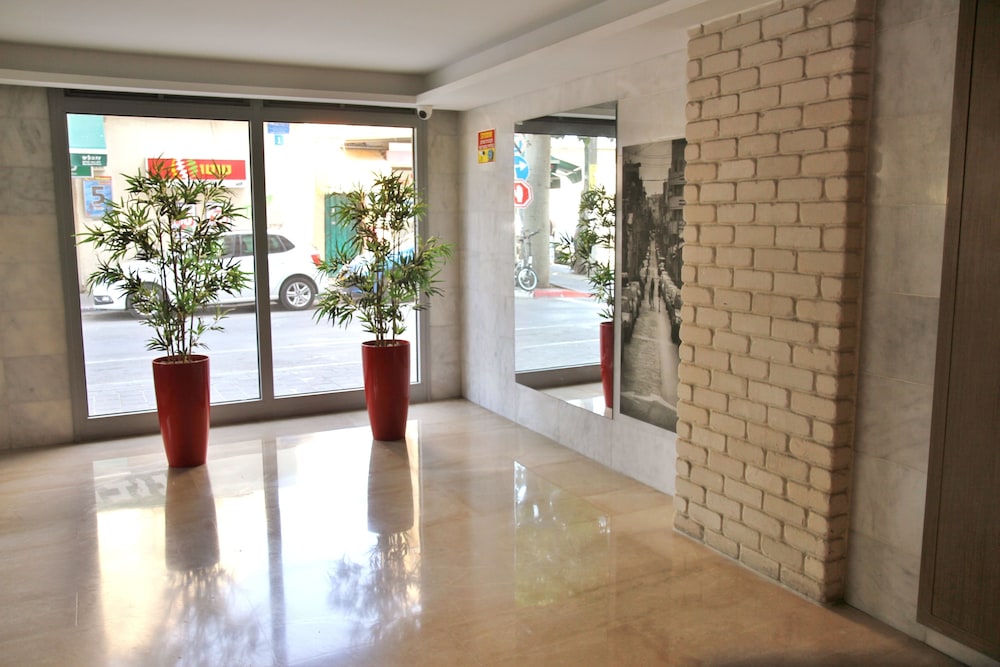 2R full of charm and style at heart of Florentine view 2