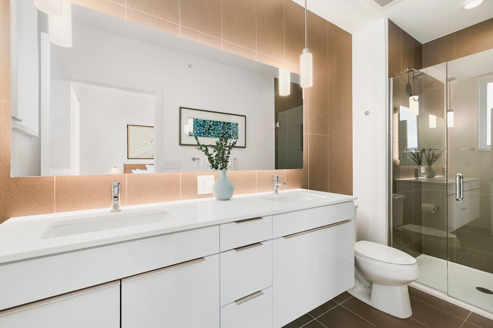 The Overlook - Luxe Old Town Condo w/ King Suite