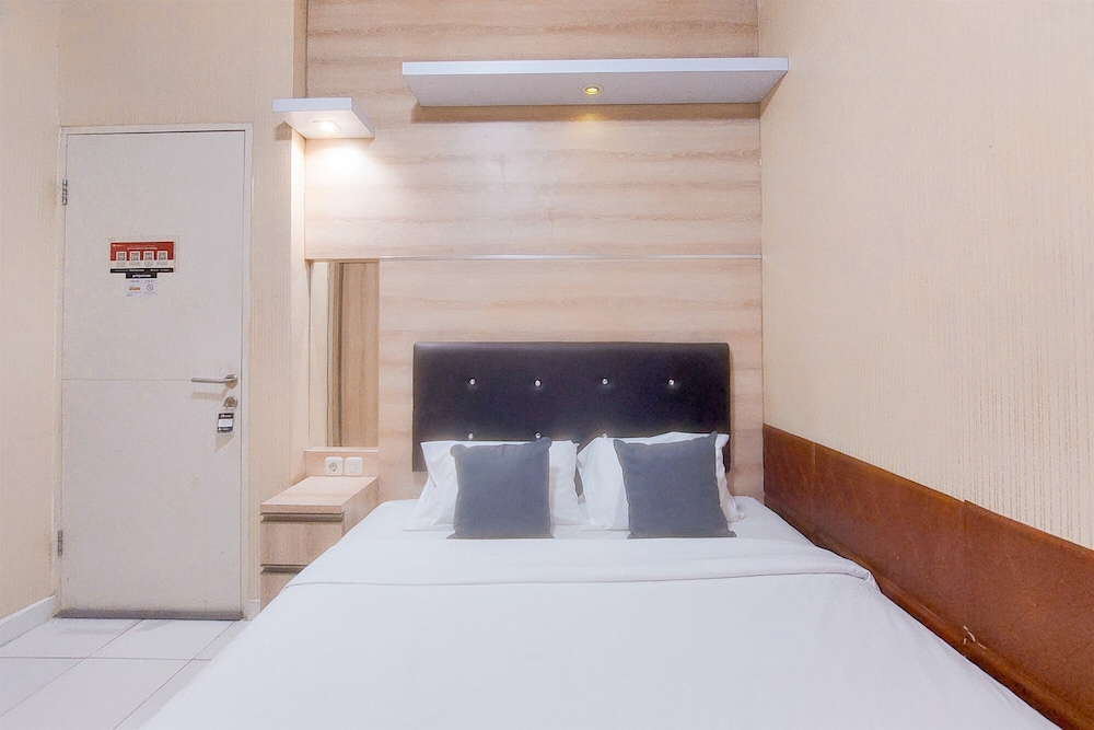Cozy And Simply Look Studio (No Kitchen) Apartment Aeropolis Residence