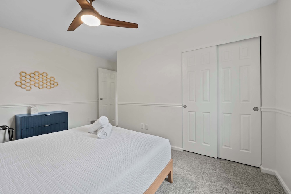 Dublin Blue Haven - Home for 12