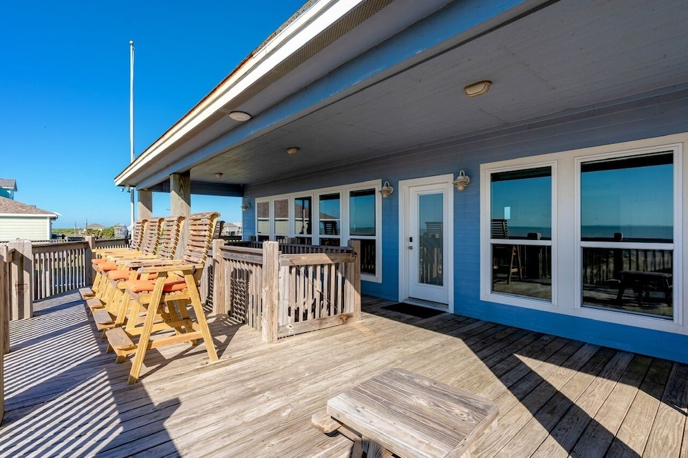 Just One More Day 4 Bedroom Home by RedAwning