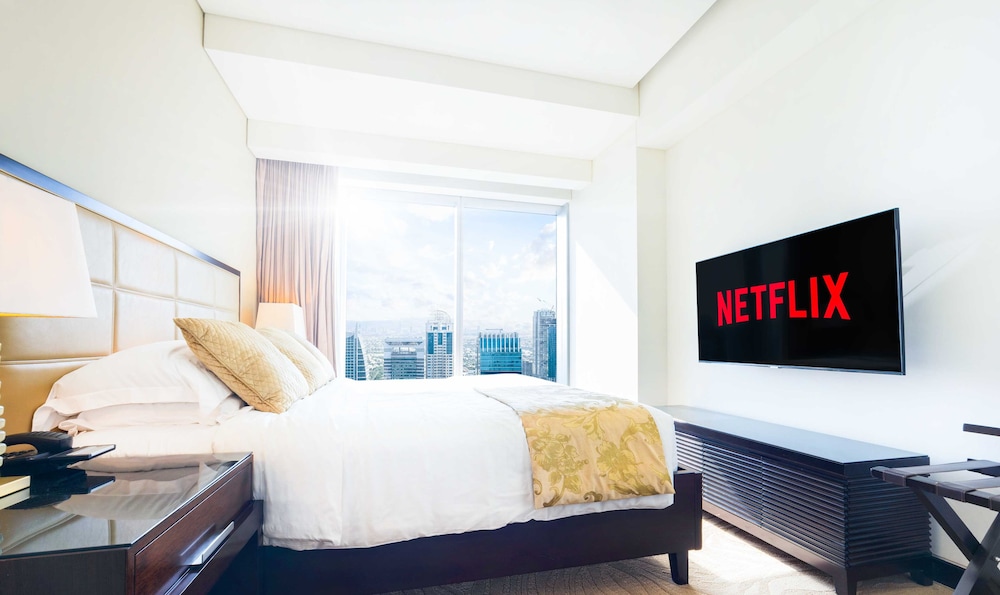 LUX | The JW Marina Suite