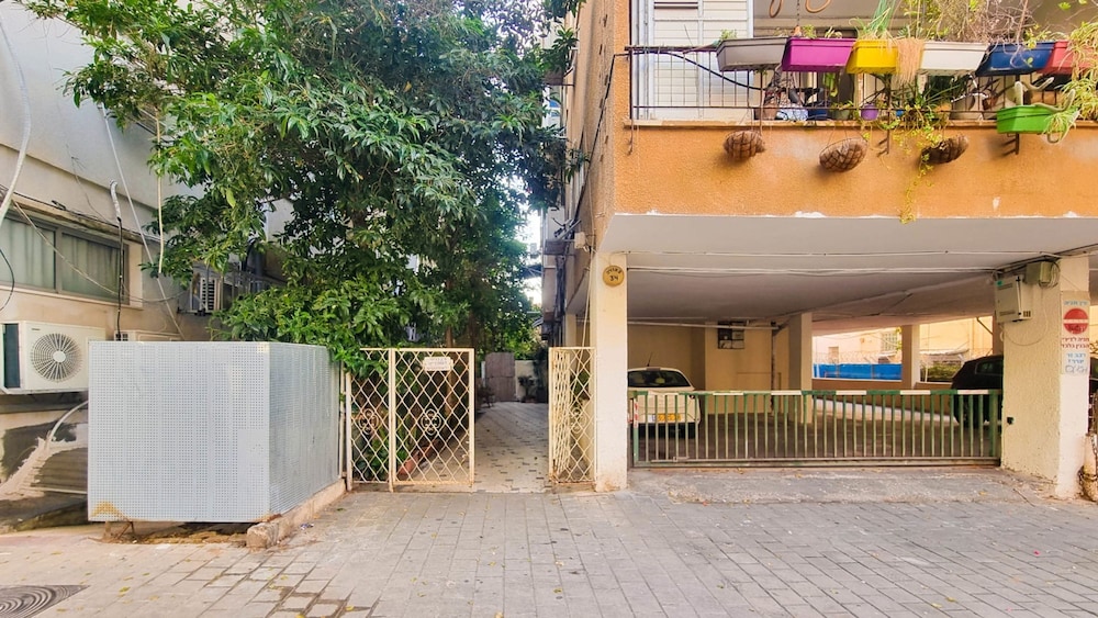 Geula Tulipe in Tel Aviv-yafo