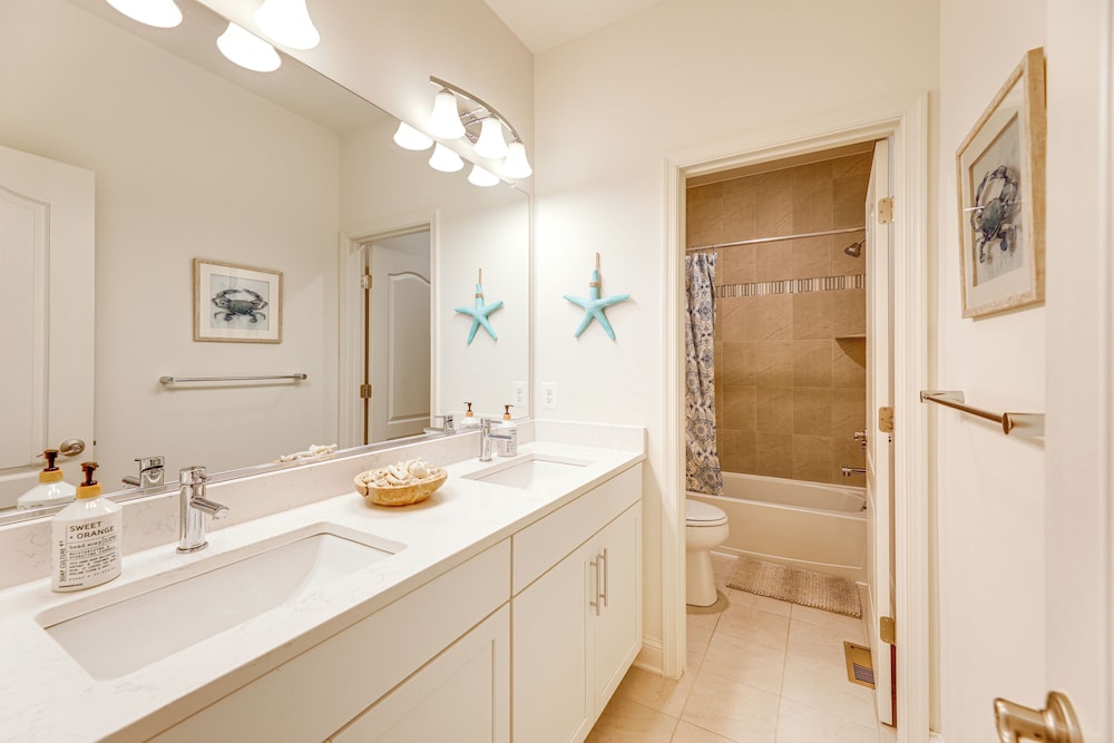 Shuttle to Bethany Beach: Stylish Home w/ Perks!