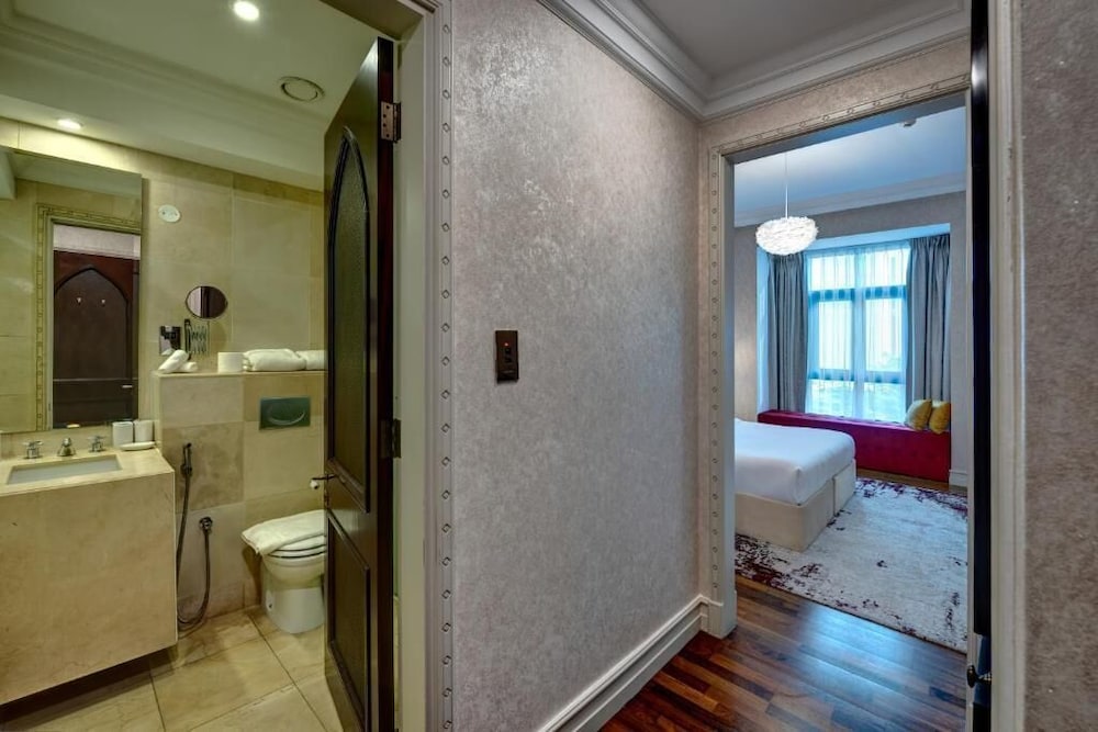 Durrani Homes - Unique Garden Apt at Souk Al Bahar besides Dubai Mall & Burjkhalifa with private jaccuzi