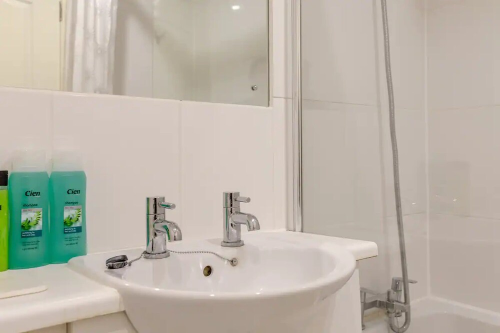 Stunning 2 Bedroom Apartment in the Heart of Westminster