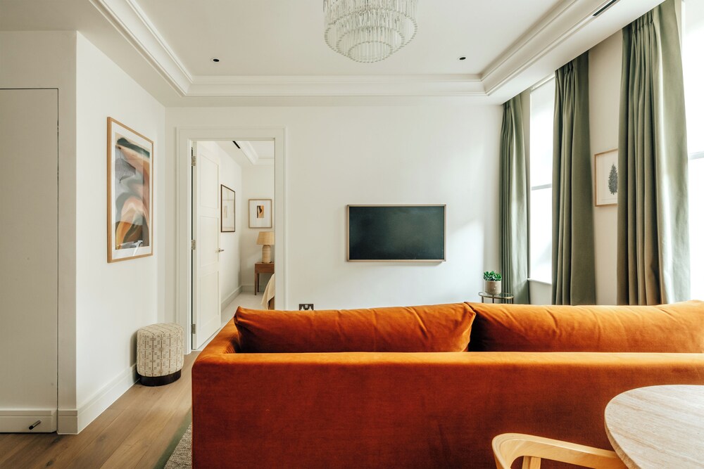Claridge House by SLO