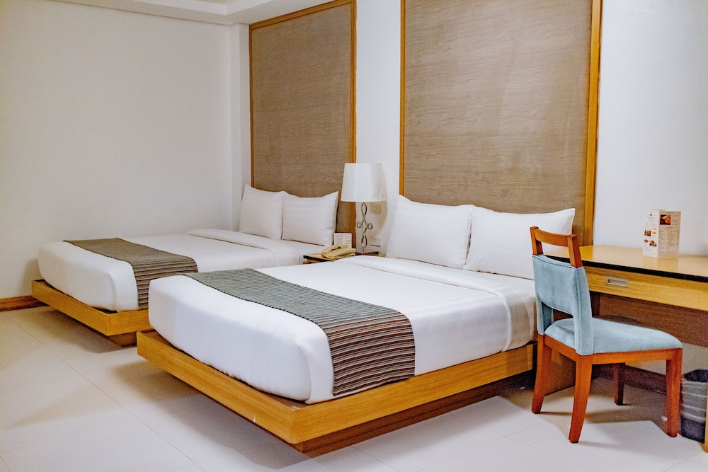 Crown Regency Courtyard Resort, Boracay Island - 13