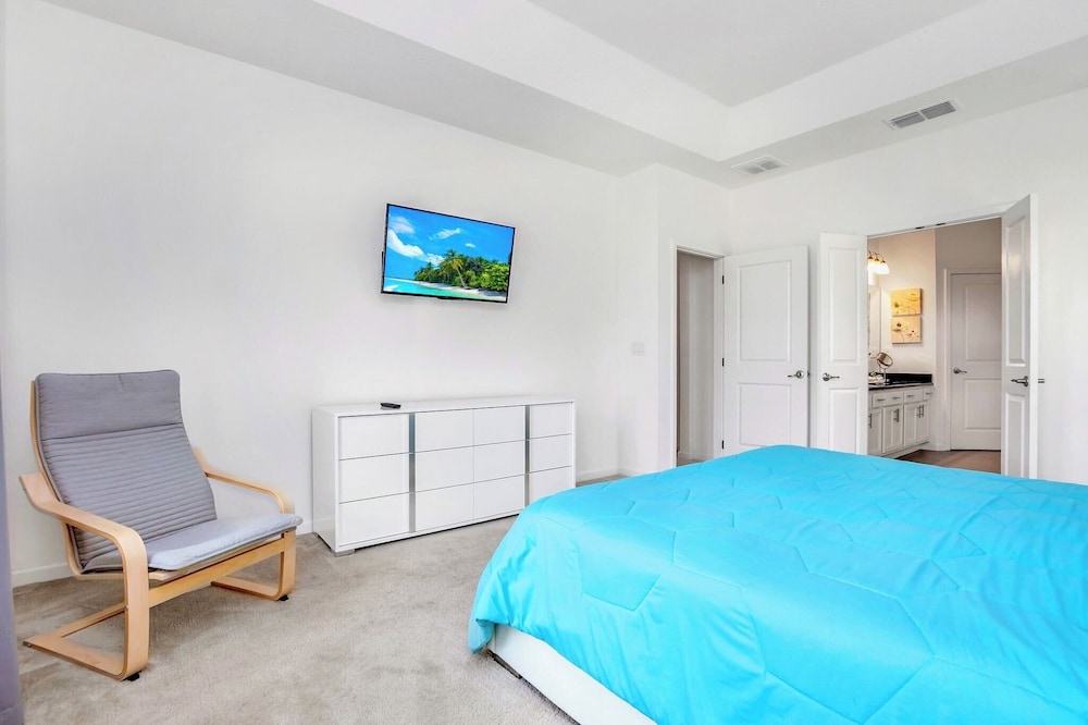 Garden View 6BR Escape With Pool, Hot Tub & Games