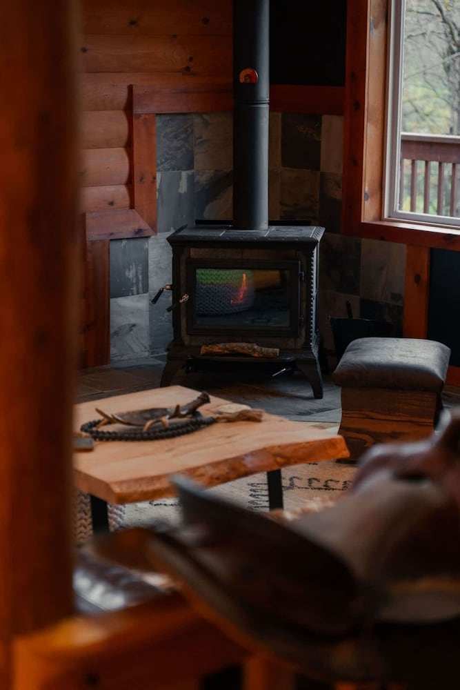 Cozy Cabin With Hot Tub - Near all in Hocking Hills