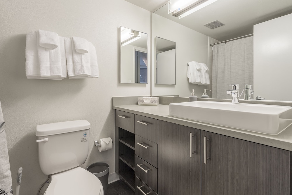 Domicile Suites at Cove