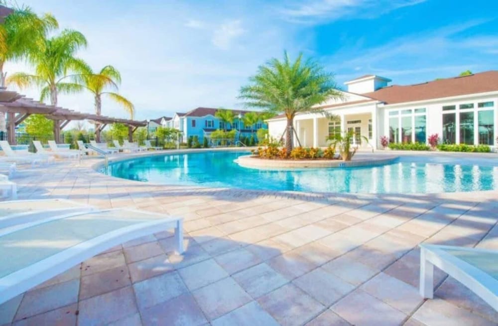 8984 SD - Serene Lucaya Retreat