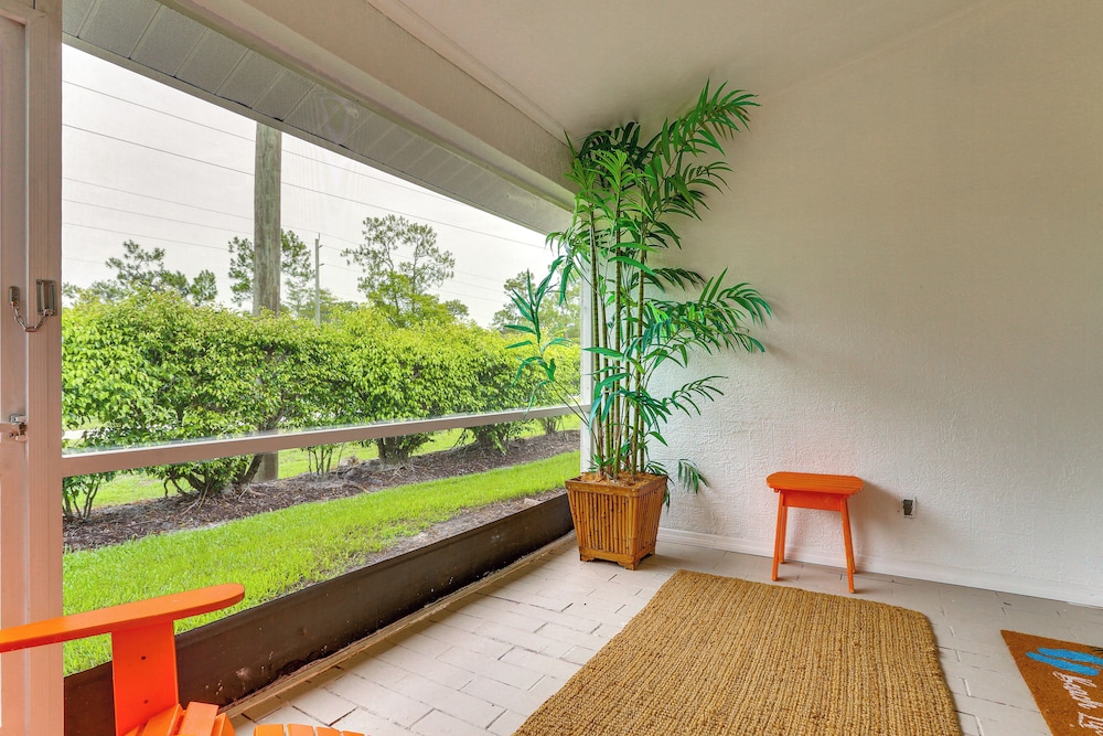 5 Mi to Naples Beach - Getaway w/ Screened Lanai!
