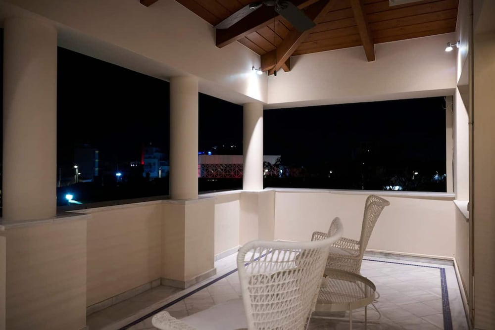Ma Maison Downtown Villa N 8 Indoor Heated Pool