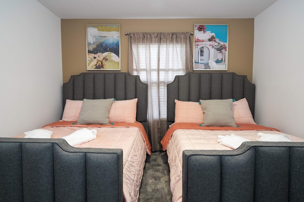 WonderFull 4Bd with Pool at Champions Gate 1174