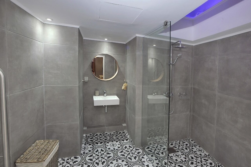 Pentasino Heritage Suites