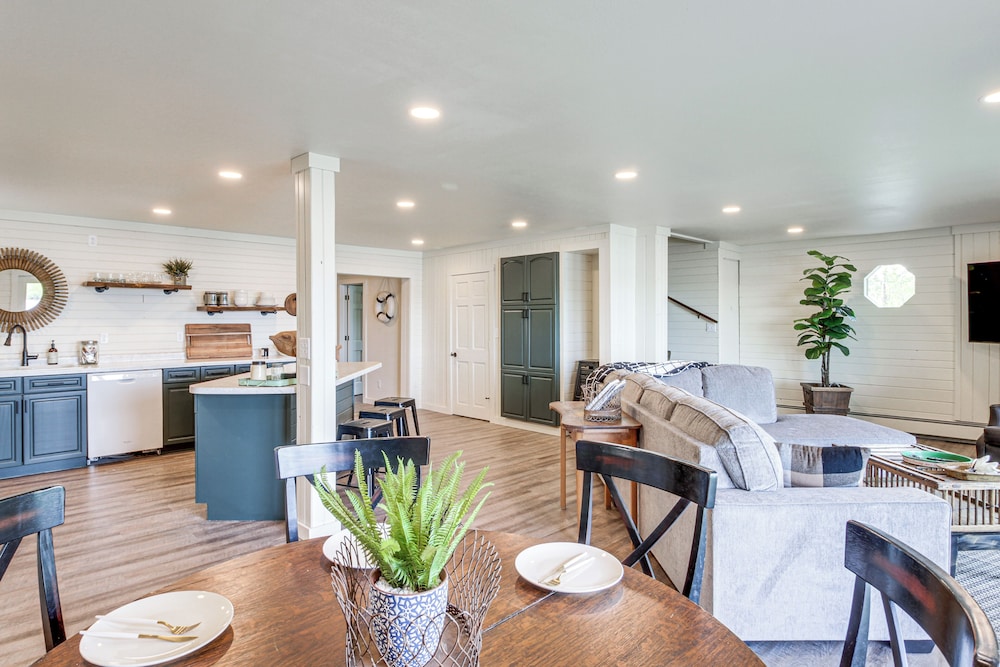 Private Beach: Lakefront Escape in Brainerd!