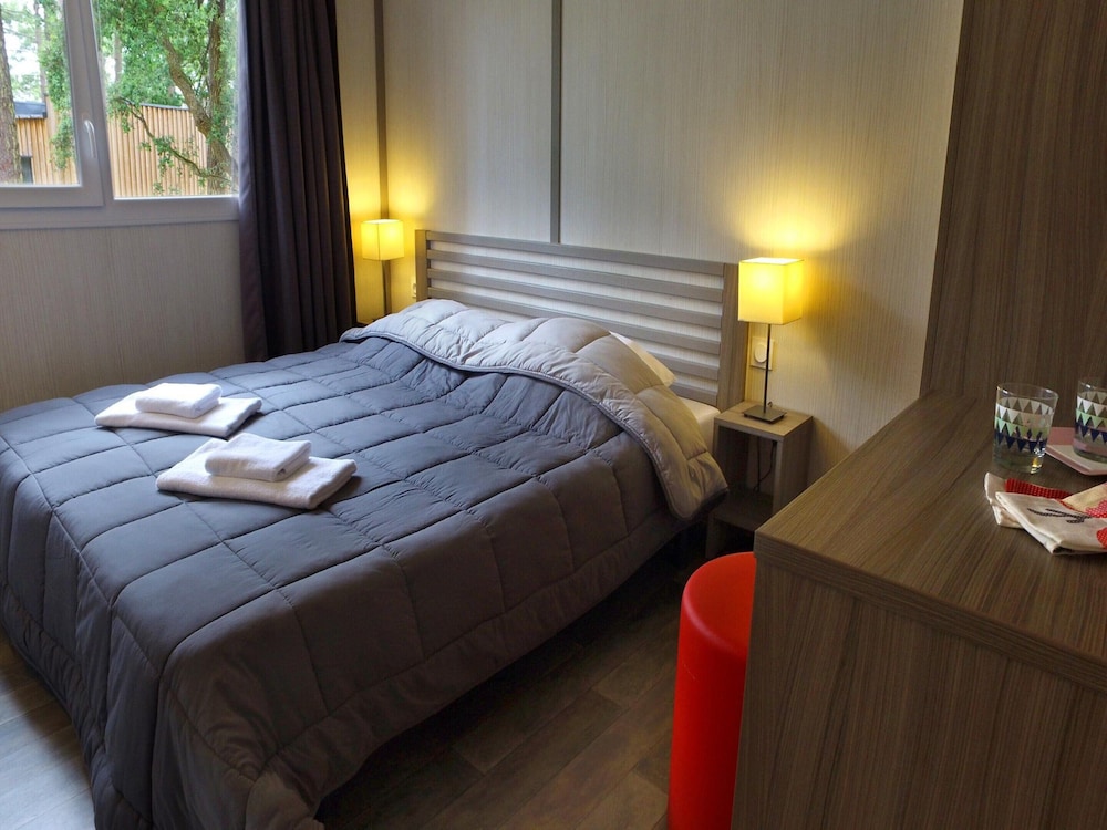 Apartment by Opal Coast Beach With Pool Access