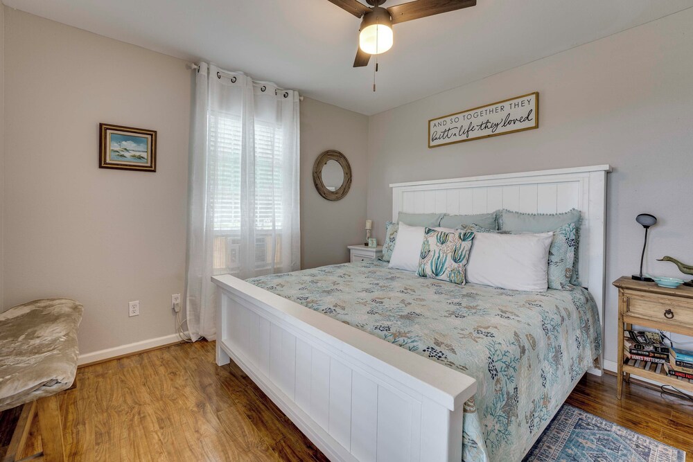 Fish & Boat: Home w/ Spacious Yard in Seadrift