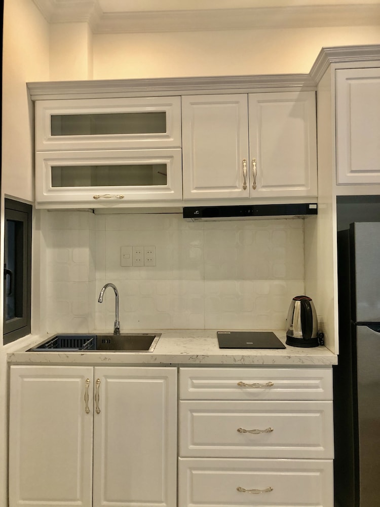 New Luxury Apartment in City Center view 4