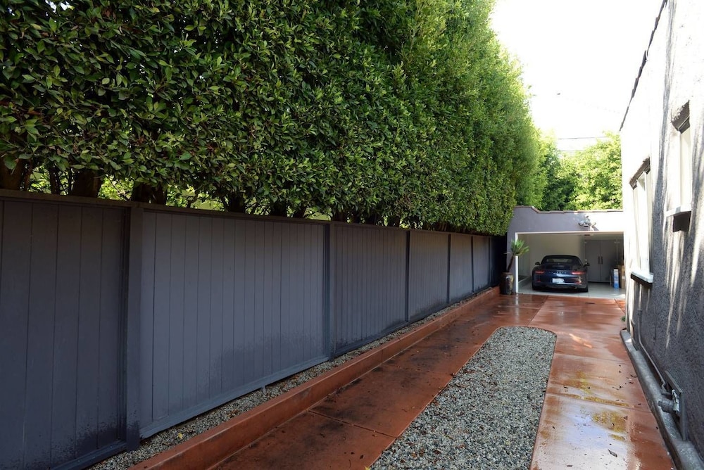 Ethnic Vibes in Weho Melrose - Walk To Everywhere