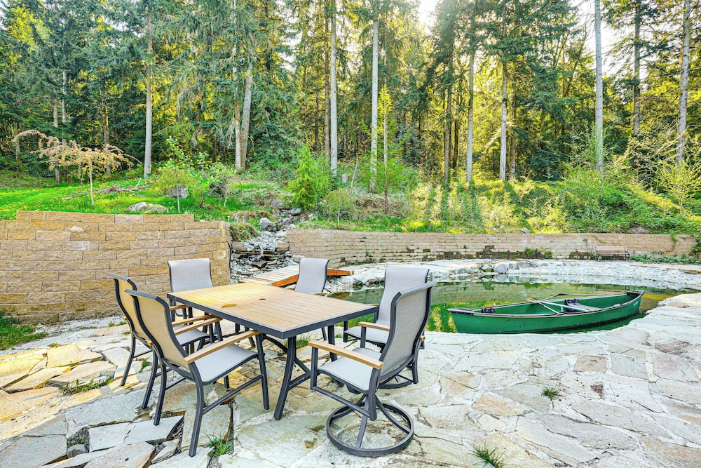 Hike & Explore: Guest Suite w/ Deck in Issaquah