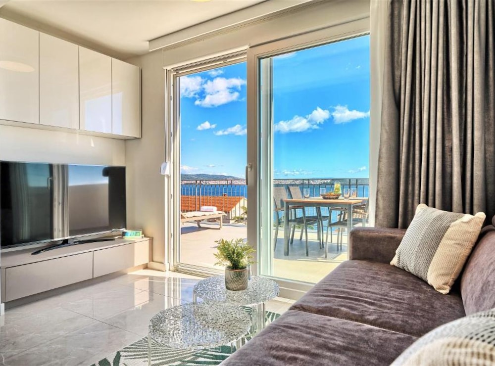 Apartment Domenico - 50 m From the sea