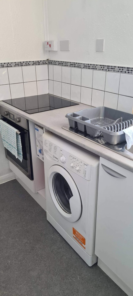 Cosy 2-bed Apartment - Sleeps 4 & Central