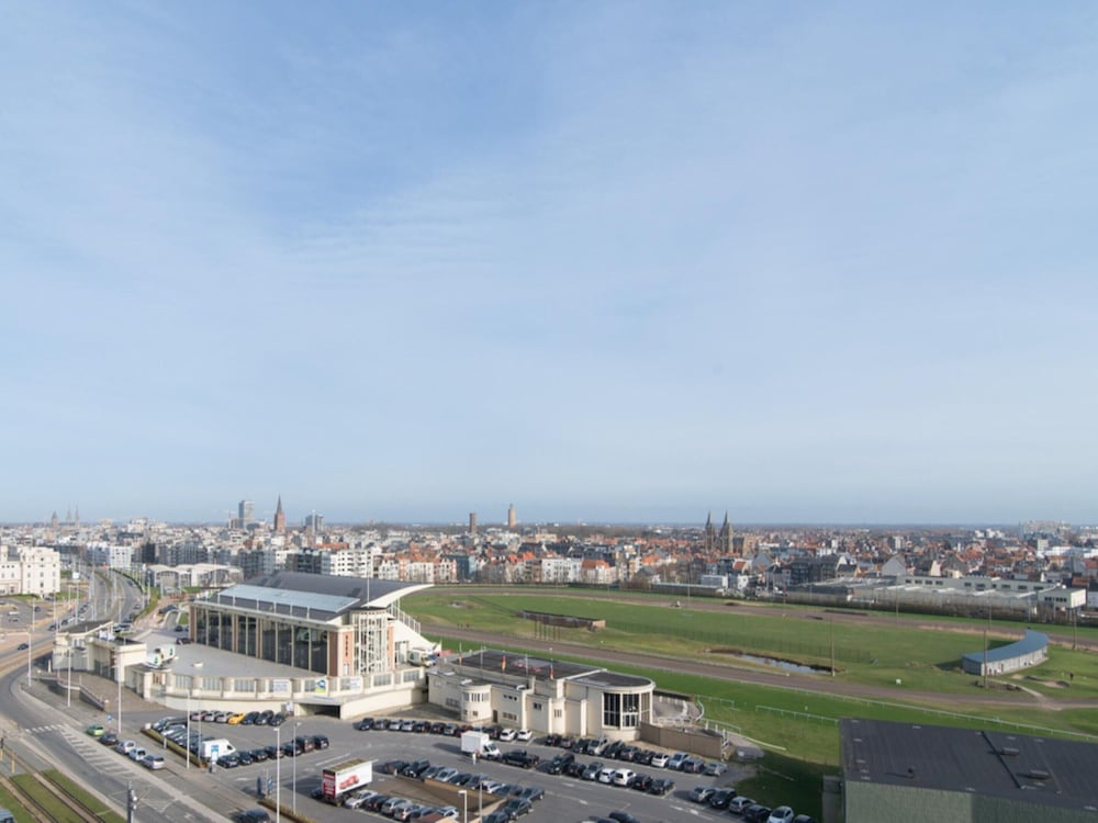 Posh Apartment With Racecourse View