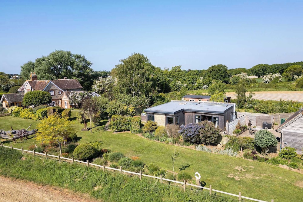 Spacious Coastal Retreat for 10 in West Wittering