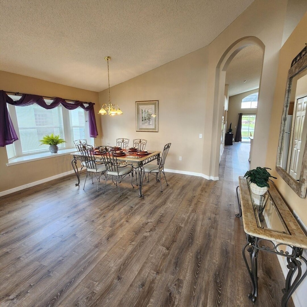 LKB4705AW 4 Bedroom villa in Lake Berkley 4 Home