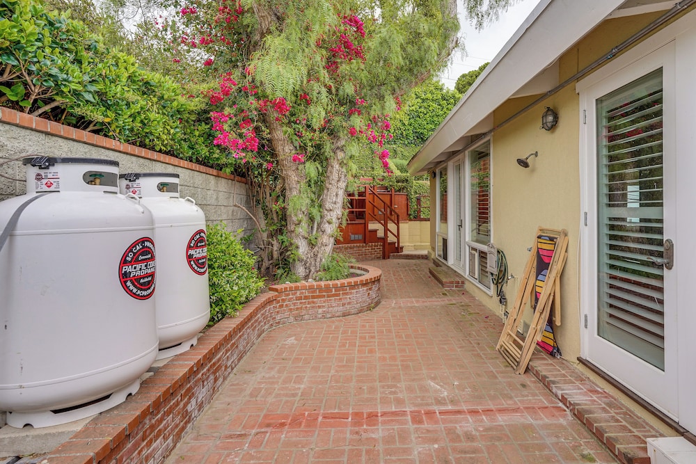 Walk to Private Beach: Rancho Palos Verdes Escape!