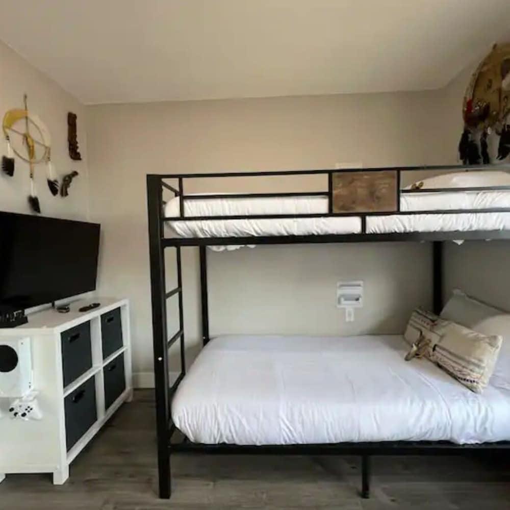 Spacious 4BR Home Near Grand Canyon Sleeps 10