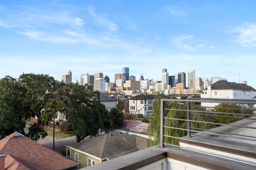 Downtown Houston 3BR Bachelorette Escape