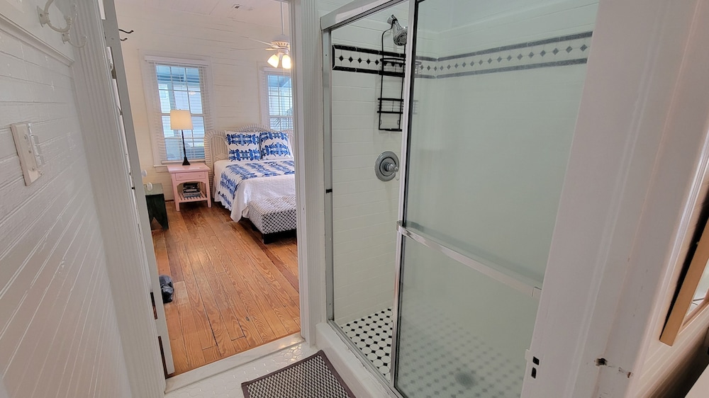 Twelve Palms Cottage by Tybee Vacation Rentals