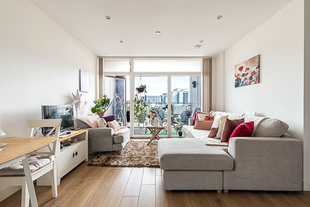 Stylish Canary Wharf Retreat For 2