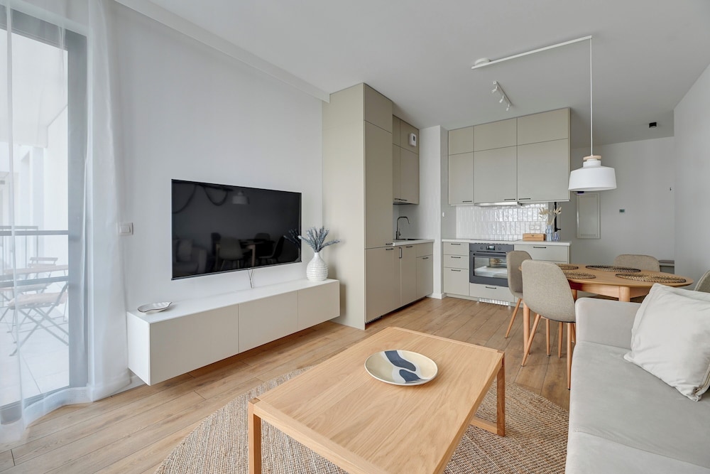 Doki Living - Foodhall & Parking by Downtown Apartments
