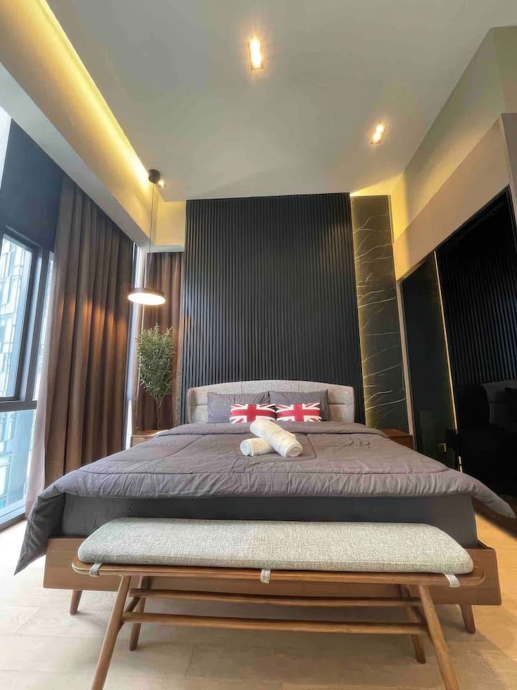 Mews Luxe Residence Apartments