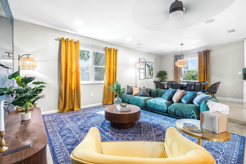 Bay Crest House Stay for 10!