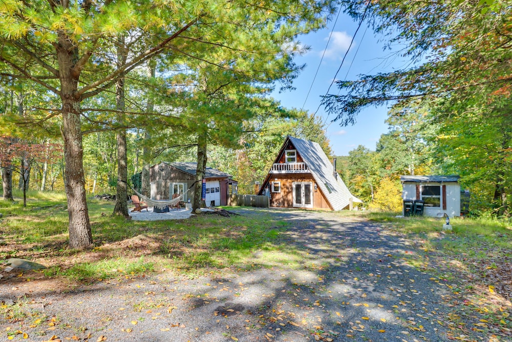 Hot Tub & Sauna: Secluded Pocono Getaway! view 4