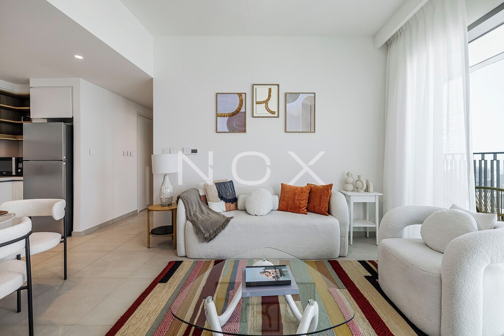 Vibrant 1BR Haven Downtown Views 2 T1